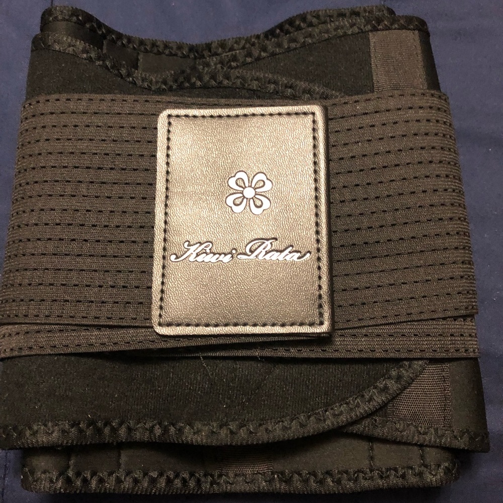 All black waist trimmer/trainer